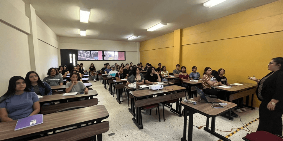 Raíces de Pertenencia: En UANE Reynosa, la inducción nutre la conexión entre estudiantes, cultivando un sentido de pertenencia que perdura a lo largo de la carrera.