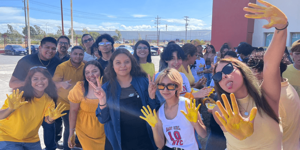 "Competencia y camaradería: En UANE Matamoros, el regreso a clases se convirtió en una jornada llena de juegos y competiciones que nos unieron en espíritu deportivo y amistad. ¡Compartimos risas y momentos emocionantes! 