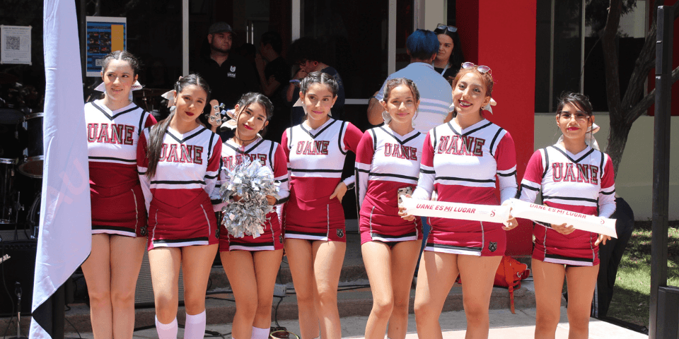  El talento y la energía de nuestras porristas en Saltillo son un verdadero espectáculo que nos inspira. ¡Prepárense para ser cautivados por su pasión, destreza y dedicación en este regreso a clases!