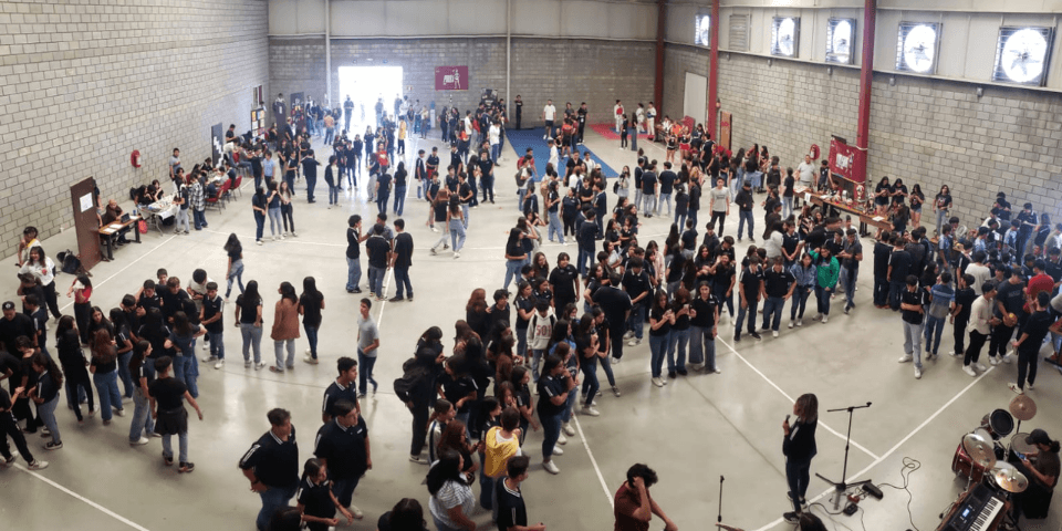 ¡La cultura y el deporte brillan en UANE Torreón! En este regreso a clases, demos paso a la camaradería mientras exploramos lo mejor de ambas facetas. Unidos por el respeto y la pasión, celebremos la diversidad que enriquece nuestra comunidad. ¡Juntos somos un equipo imparable! 