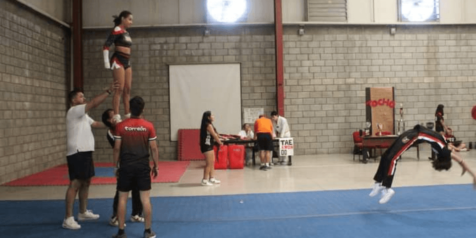 ¡Saludos a todos en UANE Torreón! En este regreso a clases, celebramos la unión de culturas y la pasión por el deporte. Aprovechemos esta oportunidad para crear conexiones duraderas, apoyarnos mutuamente y disfrutar de la convivencia que enriquece nuestra vida universitaria. 