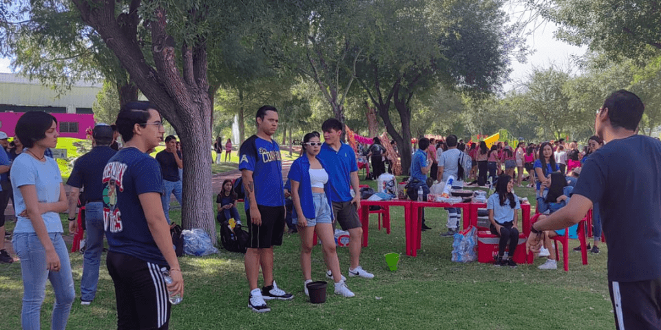 "¡Explorando posibilidades culturales! Los alumnos de UANE Monclova son introducidos a un abanico de oportunidades en los clubs culturales, promoviendo la creatividad y la pasión por las artes. 
