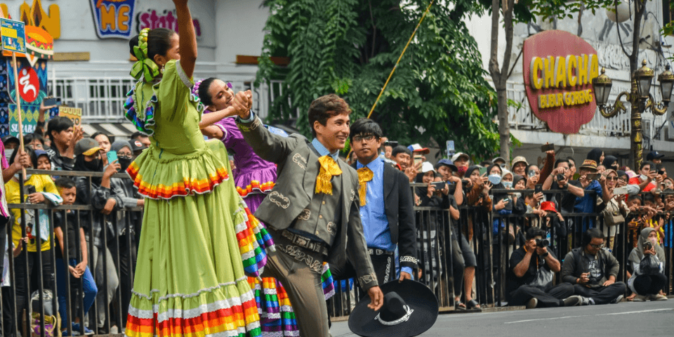 Presentación del Jarabe tapatío en Surabaya Indonesia