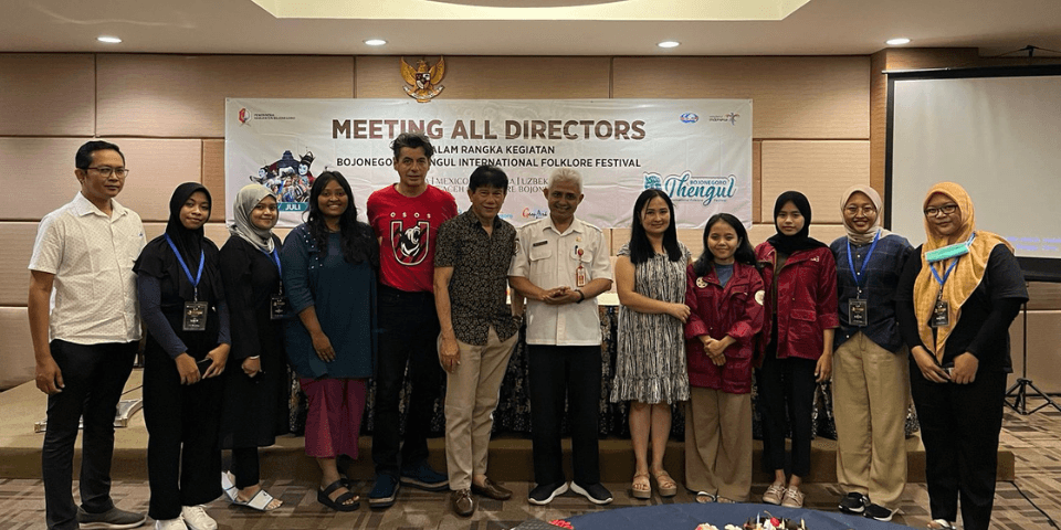 Reunión de directores de grupos extranjeros en Bojonegoro Indonesia