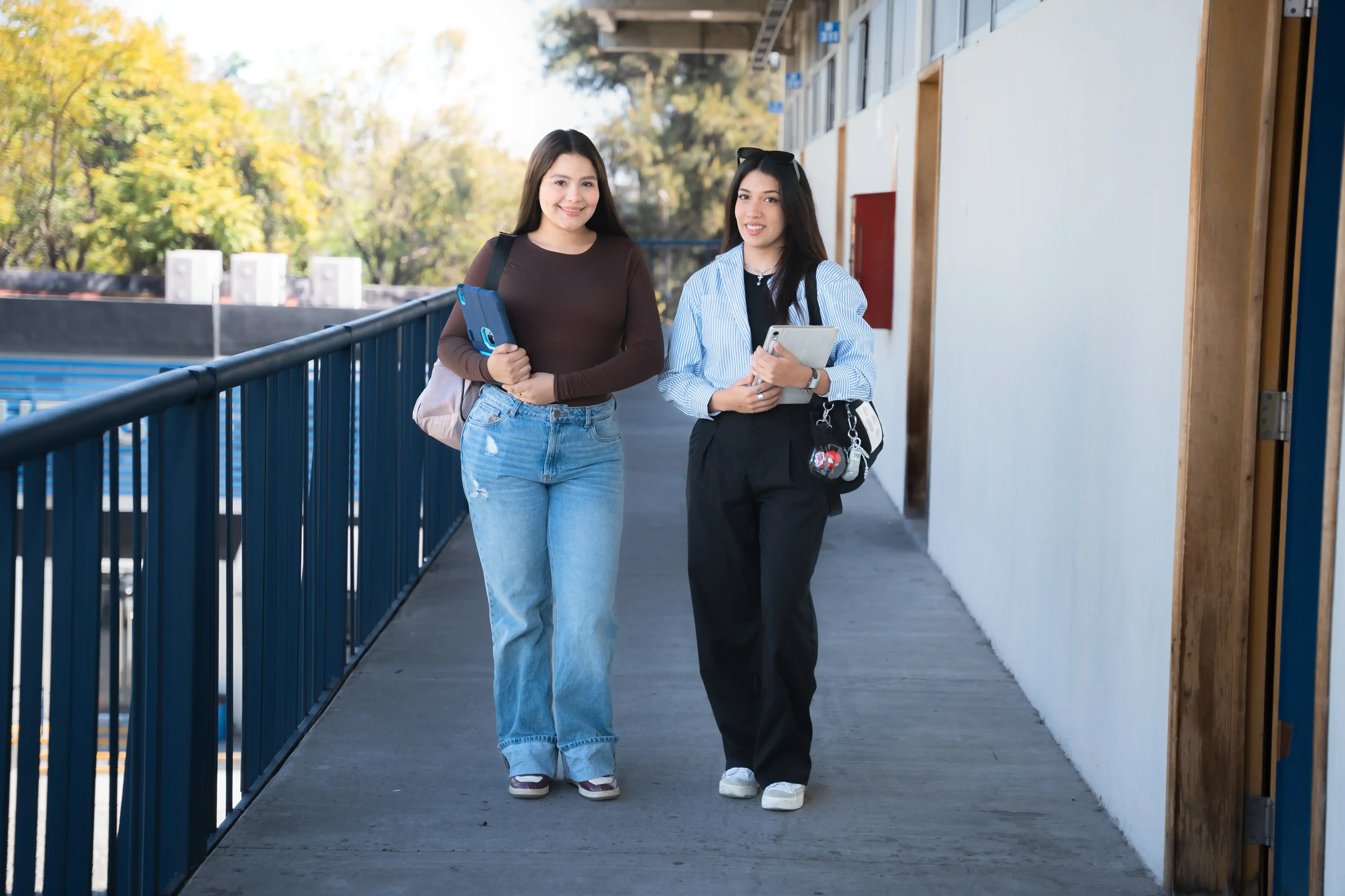 ¡Estudia en línea desde donde estés con horarios flexibles!